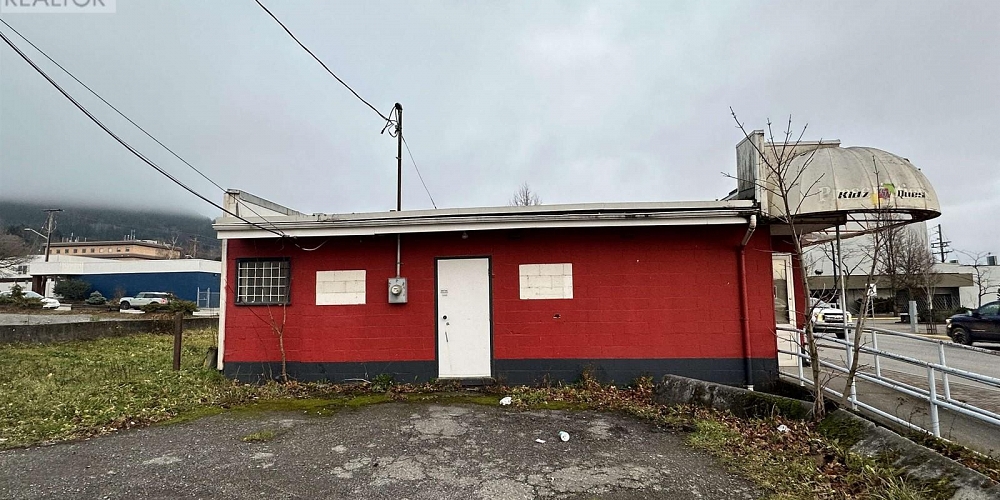 3207-3209 KALUM STREET Terrace Photo 5 3207-3209 KALUM STREET Terrace Photo 5